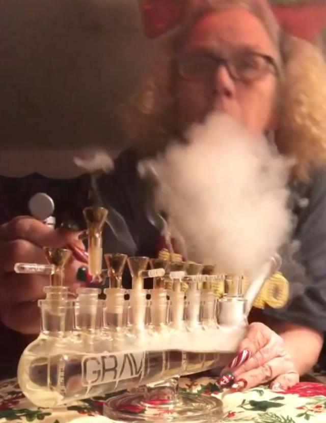 dabbing granny feet 3