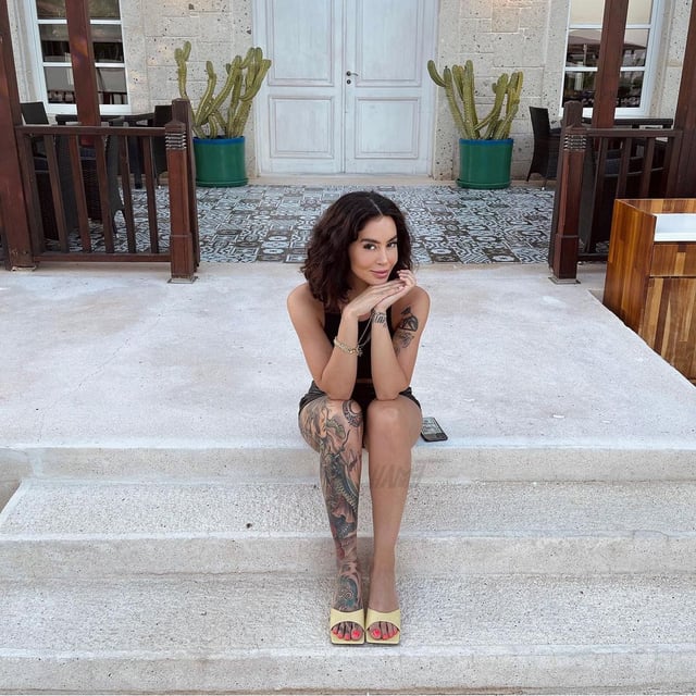 dafina zeqiri feet 4