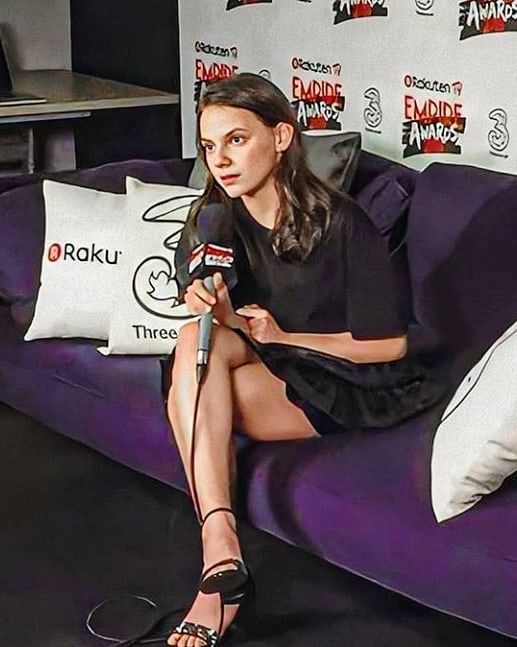 dafne keen feet 1