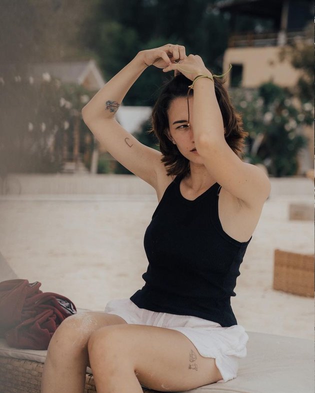 dahlia poland feet 2