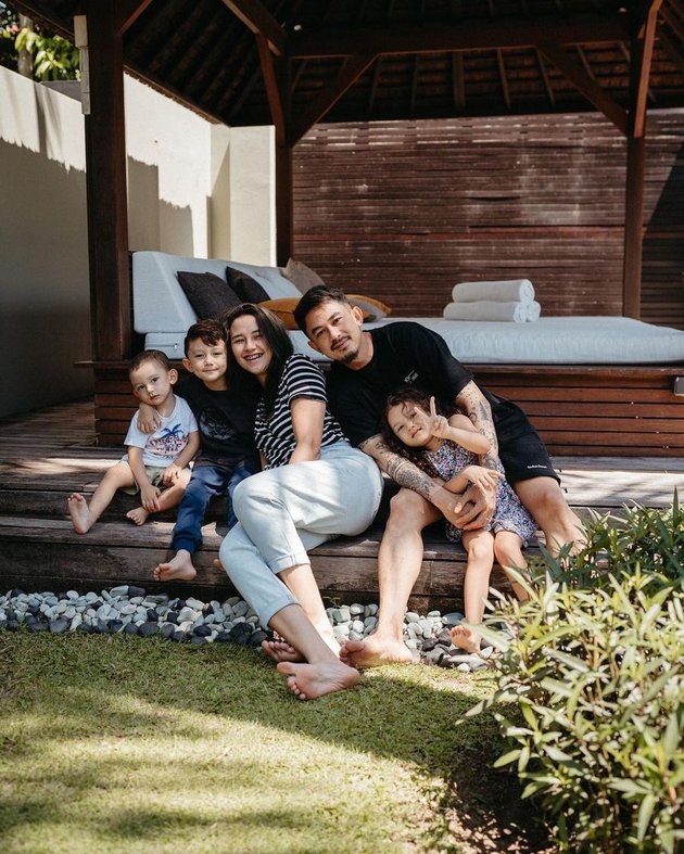 dahlia poland feet 4