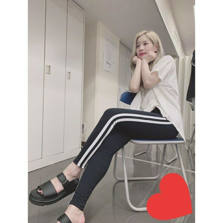 dahyun feet 4