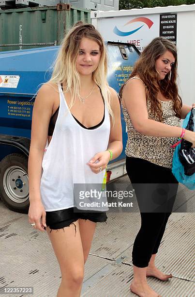 daisy dares you feet