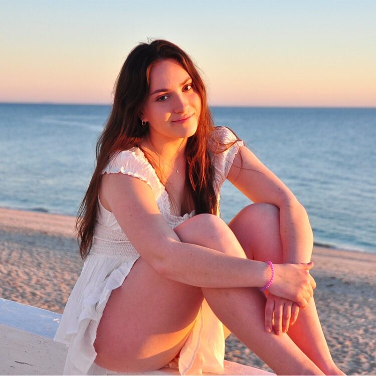 daisy parker feet 4