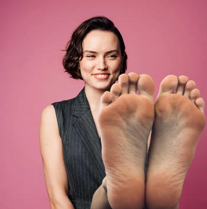daisy turner feet