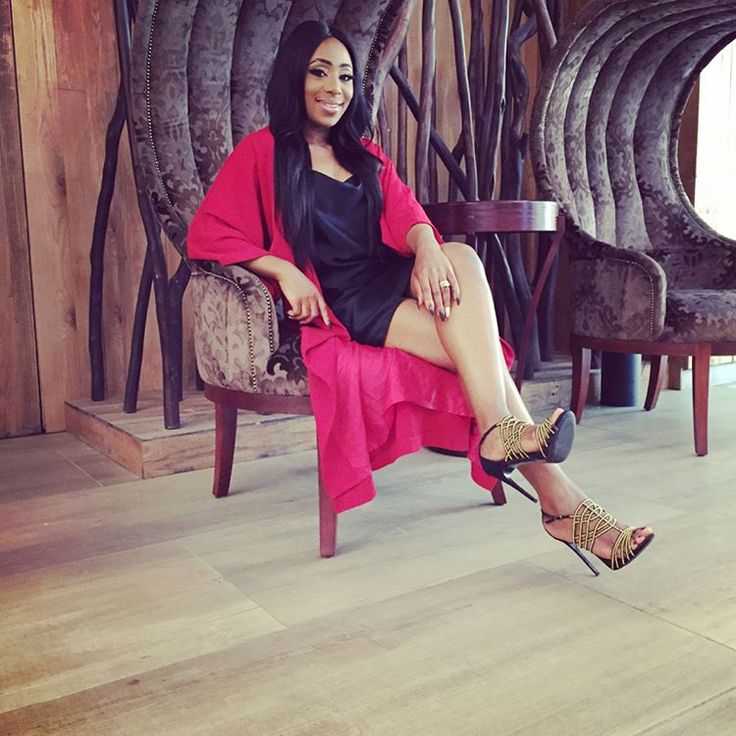 dakore akande feet 3