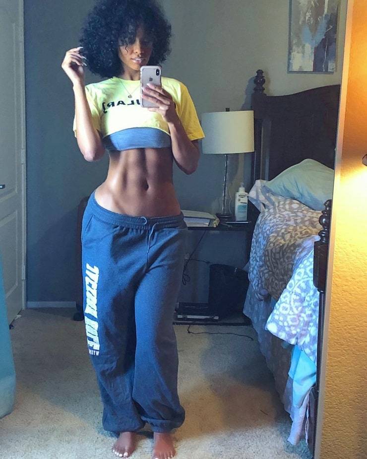 dakota gonzalez feet 1