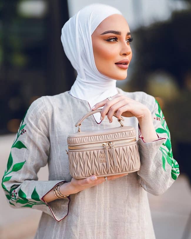 dalal al doub feet 5