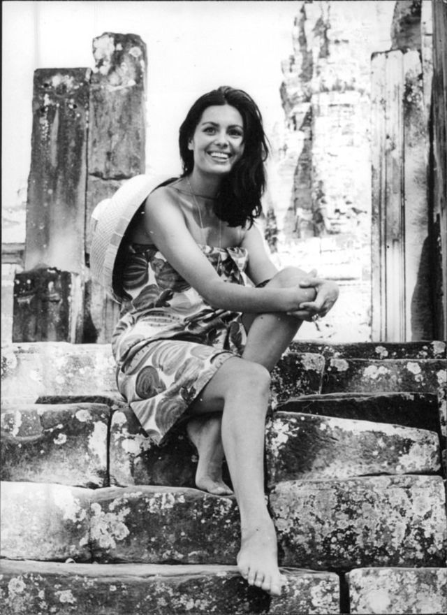 daliah lavi feet 3
