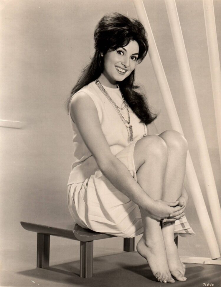 daliah lavi feet