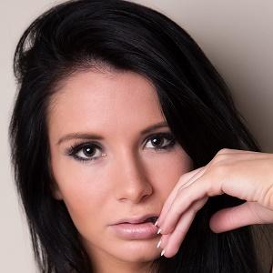 dalis paige connell feet