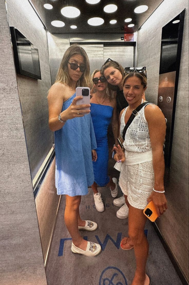 damaris egurrola feet