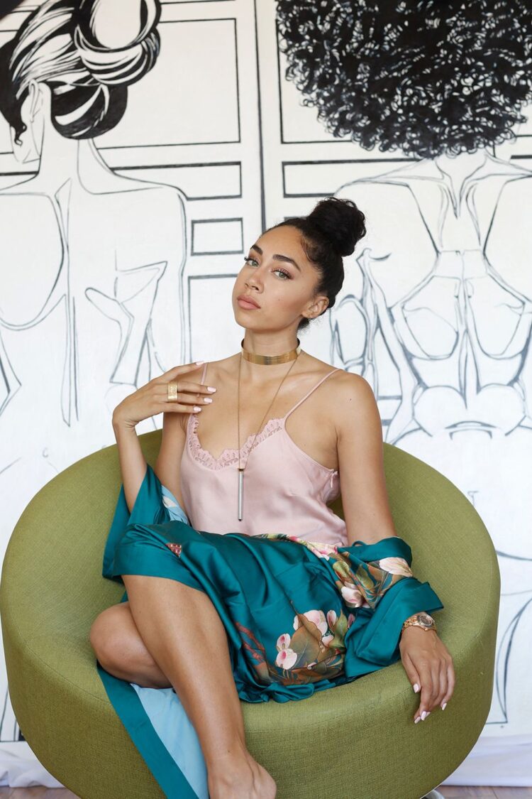 dami olonisakin feet 6