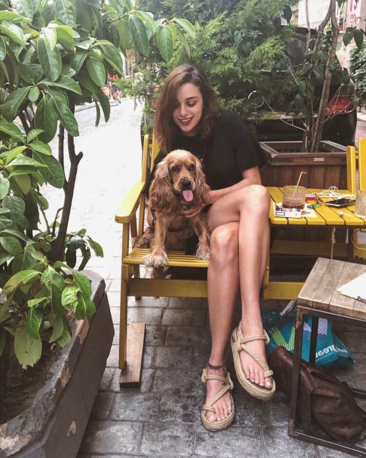 damla su ikizoglu feet