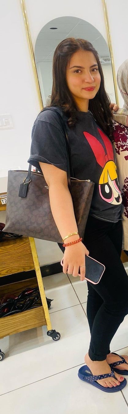 dananeer mobeen feet 1