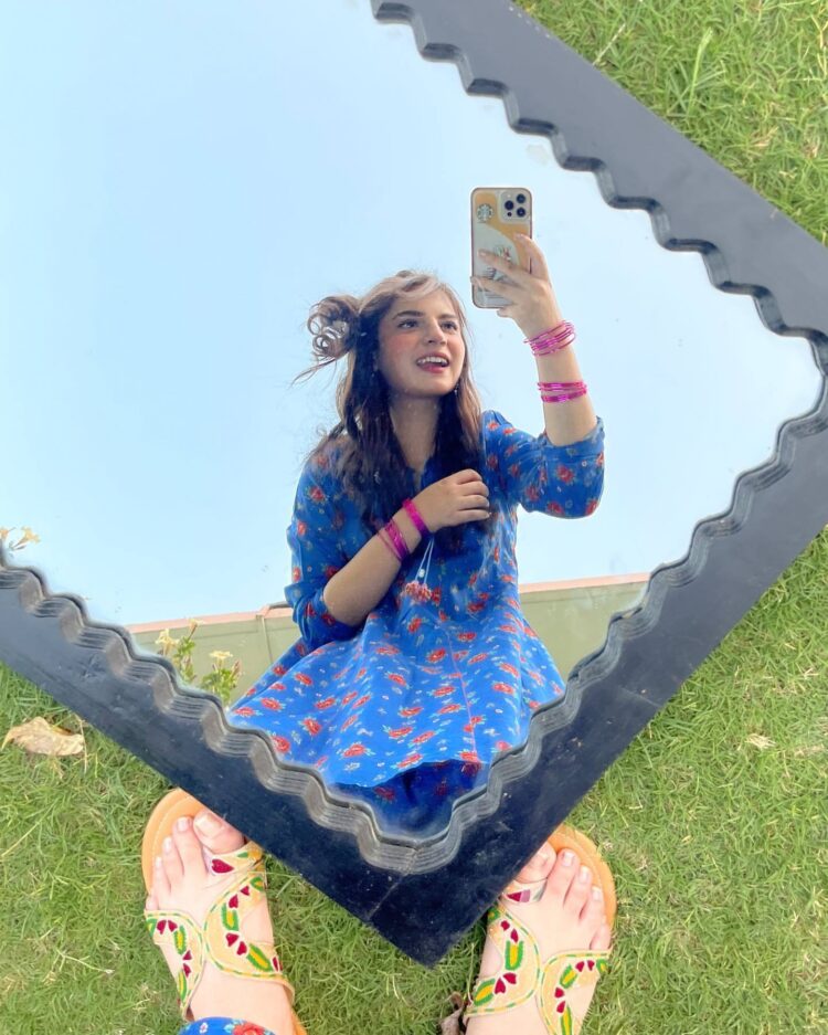 dananeer mobeen feet 3