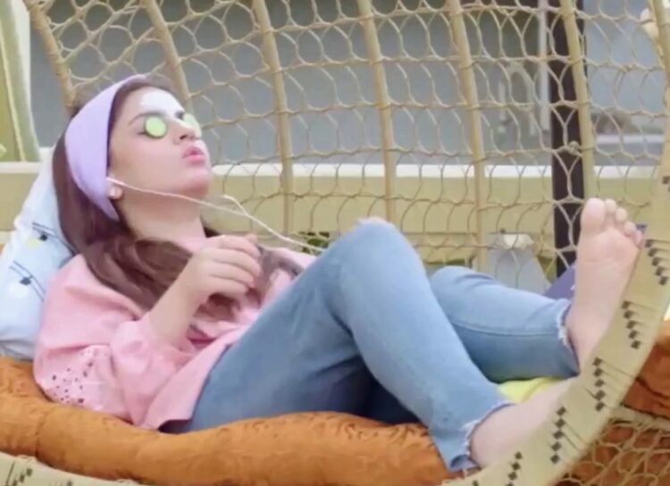 dananeer mobeen feet 4