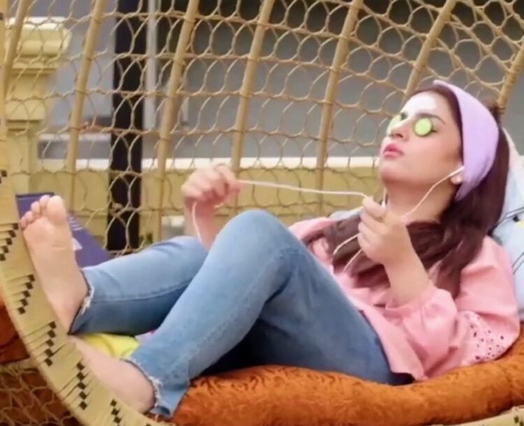 dananeer mobeen feet