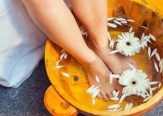 dang minh tram feet 1