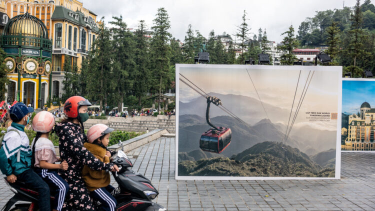 dang minh tram feet 3