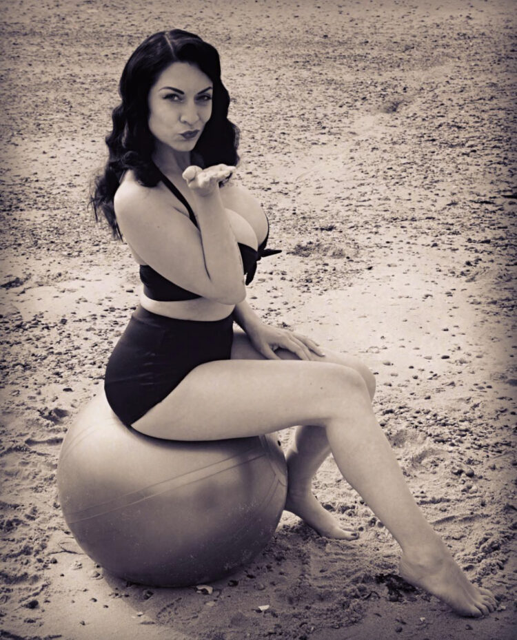 dani thompson feet 3