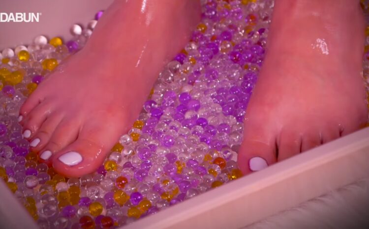 daniela alfaro feet 5