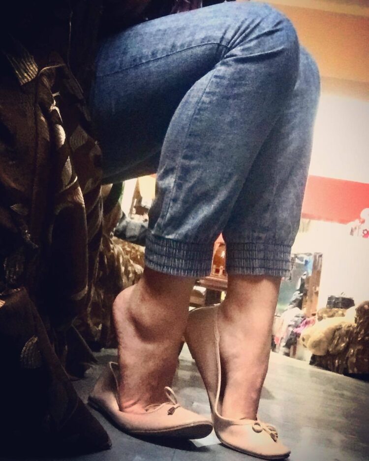 daniela darcourt feet 5