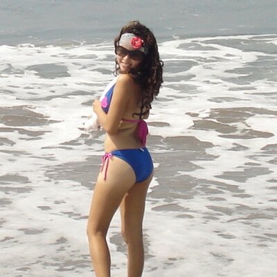 daniela ga3mez feet 2