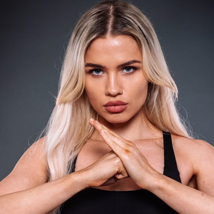 daniella hemsley feet 4