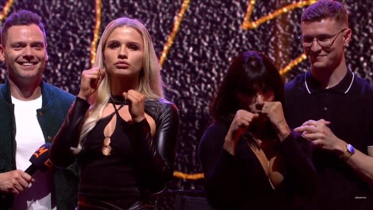 daniella hemsley feet 5