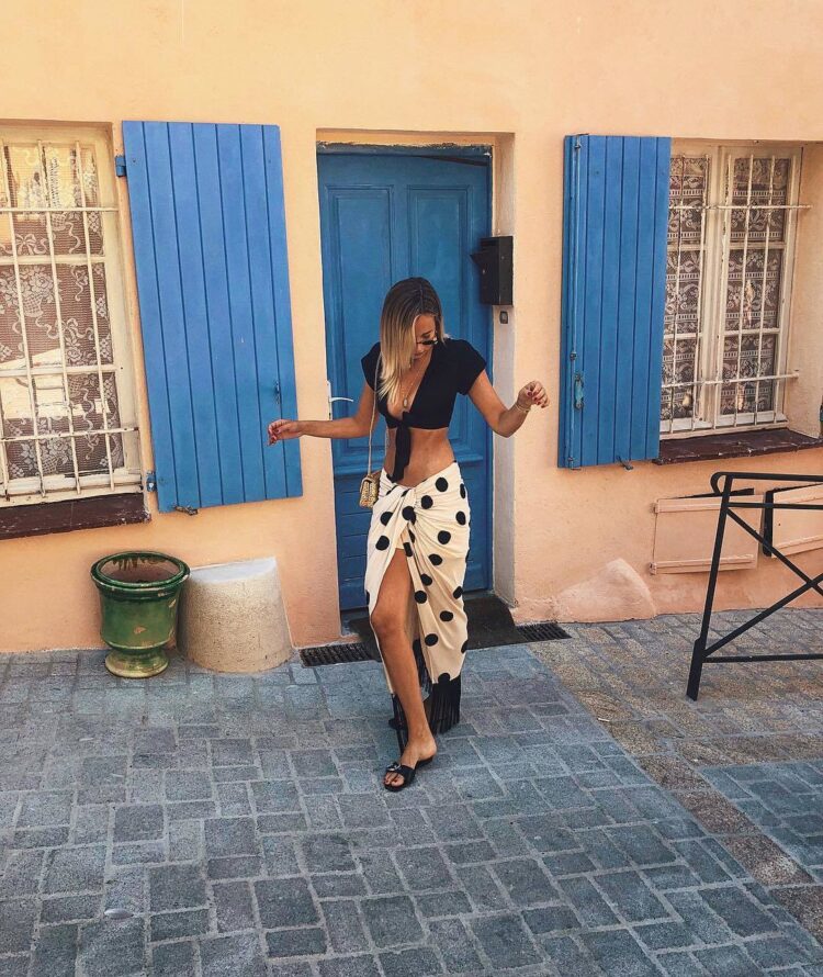 danielle bernstein feet 5