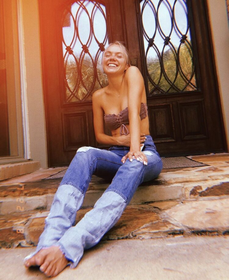 danielle bradbery feet 1