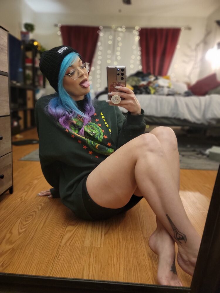 danielle denicola feet 3