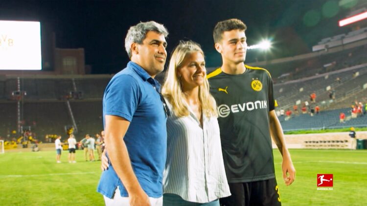 danielle egan reyna feet 5