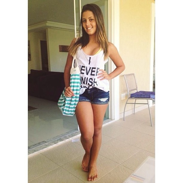 danielle favatto feet