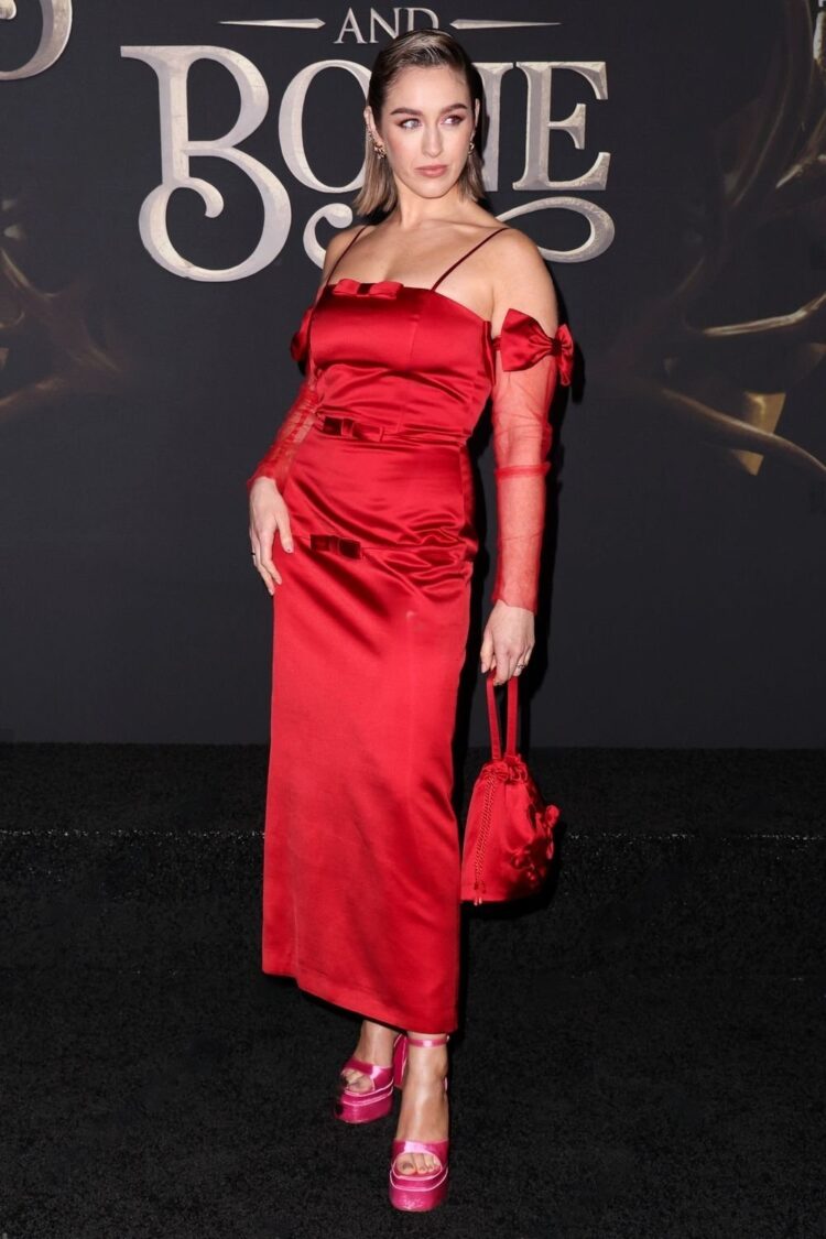 danielle galligan feet 3