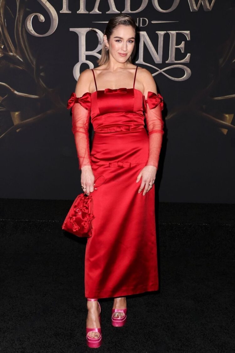 danielle galligan feet 5