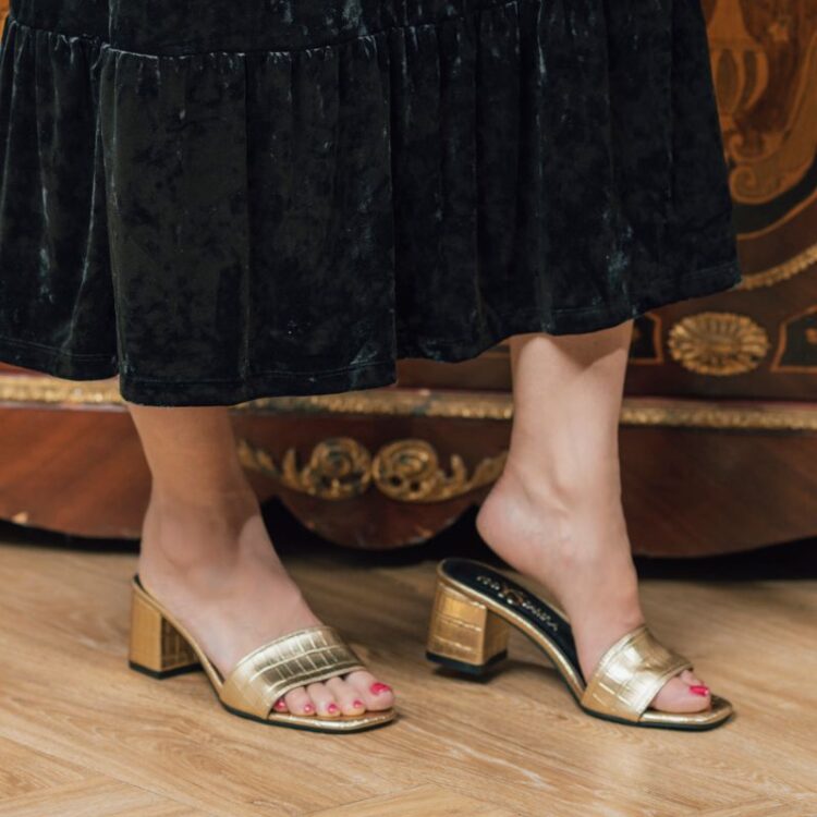 danielle gold feet 1