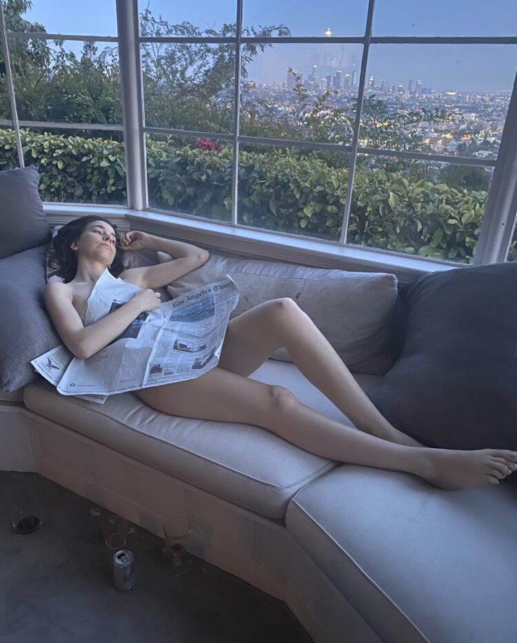 danielle haim feet 5