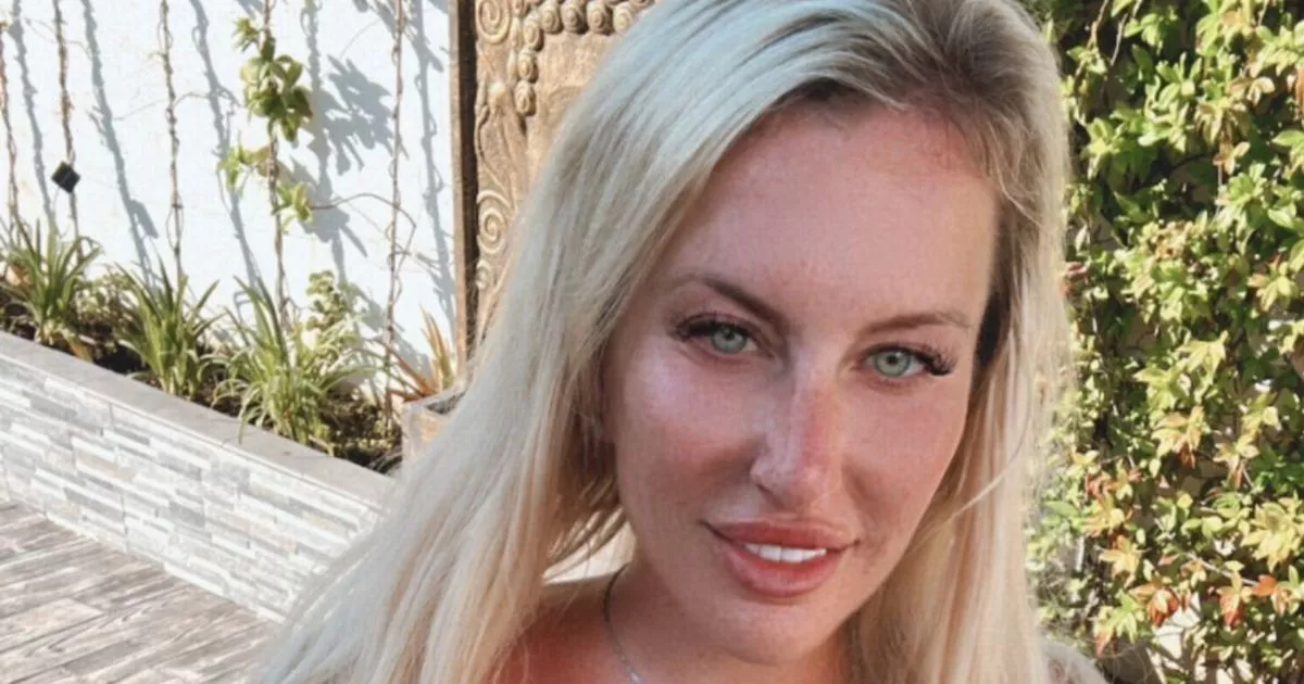 danielle hunt feet 4