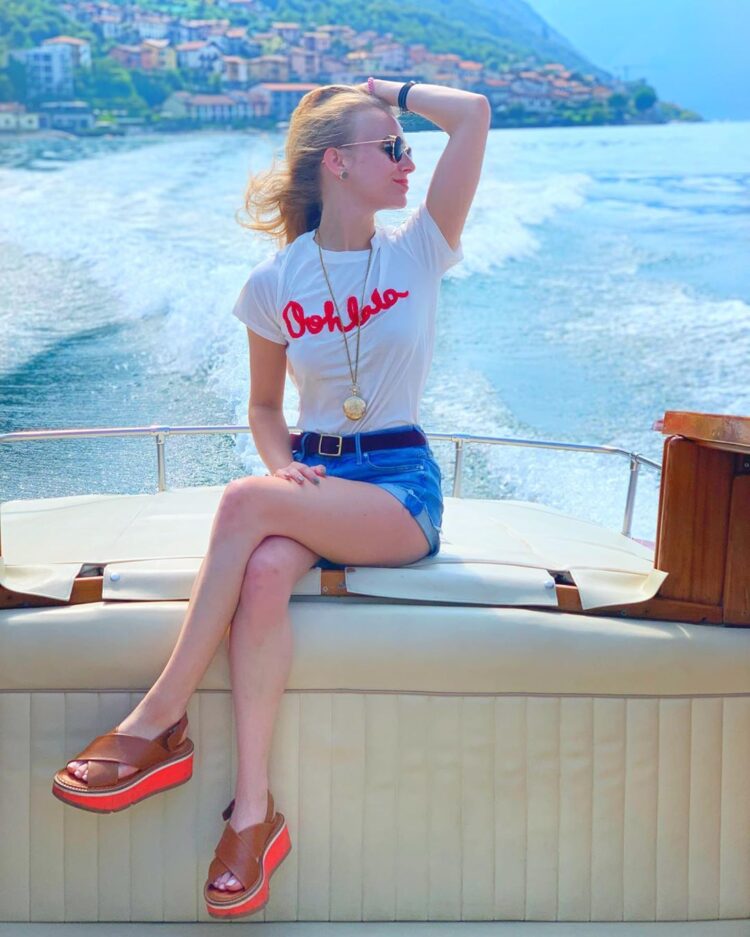 danielle lauder feet