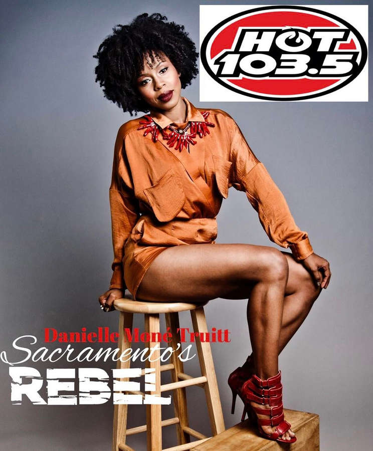 danielle mone truitt feet 2