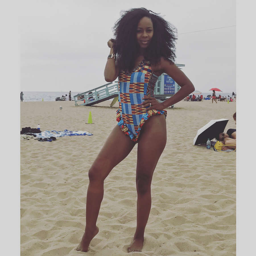 danielle mone truitt feet 4