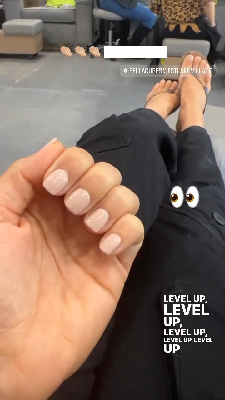 danielle mone truitt feet