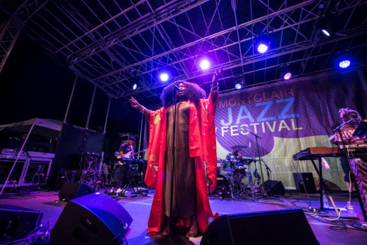 danielle ponder feet 5