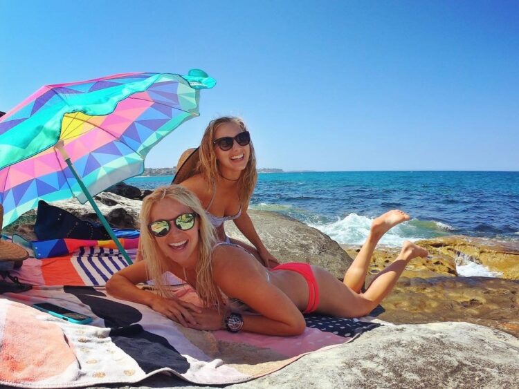 danielle scott feet 6