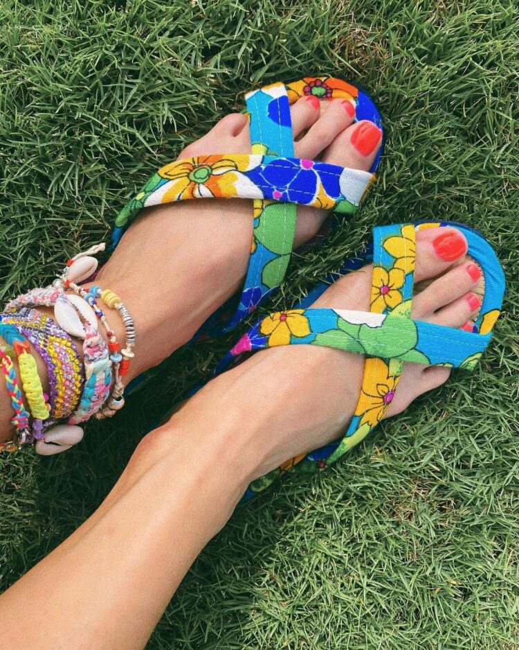 danielle snyder feet