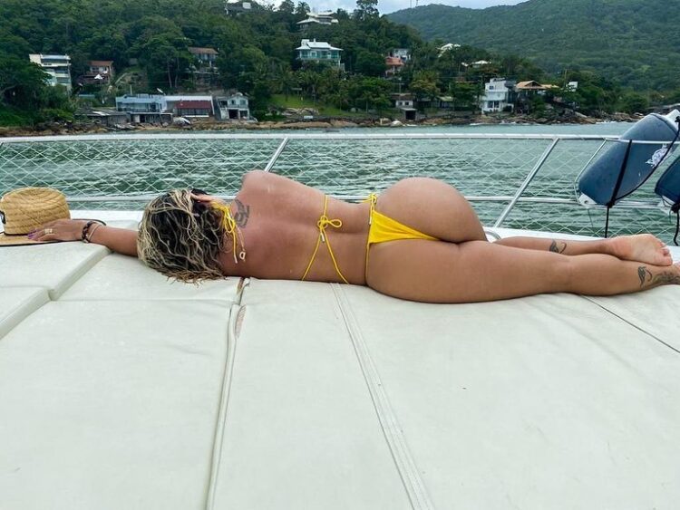 danielle souza feet 4