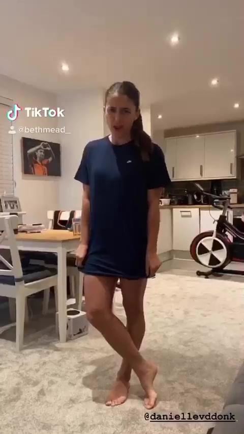 danielle van de donk feet 4