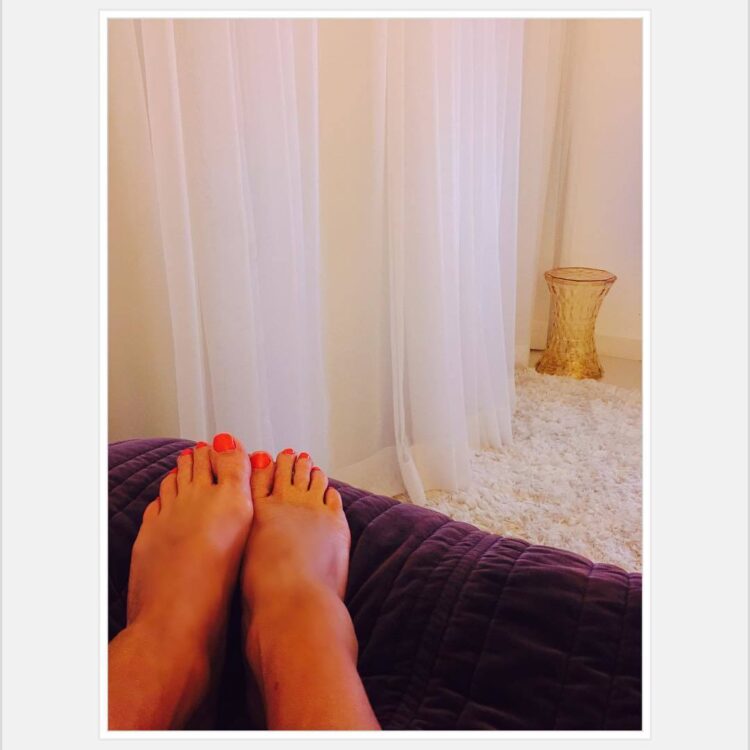 danielle winits feet